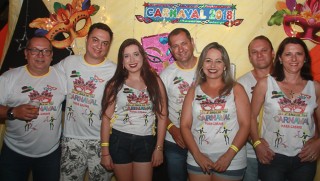 
<a style='margin-left: 5px;' class='btn btn-xs btn-social btn-facebook' href='https://www.facebook.com/sharer/sharer.php?u=https://galeramix.s01.web.getmuller.com.br/imagem/a63/800-800-90/conteudo/site_galerias/63/baile-de-carnaval-para-casais-ctg-fogao-de-lenha-tijucas-203.jpg' rel='popup' data-width='500' data-height='400'><i class='fa fa-facebook'></i>Compartilhar <span class='hidden-xs'>no Facebook</span>
</a> 
<a class='btn btn-default btn-xs' target='_blank' href='imagem/a63/800-800-90/conteudo/site_galerias/63/baile-de-carnaval-para-casais-ctg-fogao-de-lenha-tijucas-203.jpg'>
<span class='glyphicon glyphicon-cloud-download'></span> Salvar
</a>
