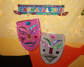 
<a style='margin-left: 5px;' class='btn btn-xs btn-social btn-facebook' href='https://www.facebook.com/sharer/sharer.php?u=https://galeramix.s01.web.getmuller.com.br/imagem/a63/800-800-90/conteudo/site_galerias/63/baile-de-carnaval-para-casais-ctg-fogao-de-lenha-tijucas-218.jpg' rel='popup' data-width='500' data-height='400'><i class='fa fa-facebook'></i>Compartilhar <span class='hidden-xs'>no Facebook</span>
</a> 
<a class='btn btn-default btn-xs' target='_blank' href='imagem/a63/800-800-90/conteudo/site_galerias/63/baile-de-carnaval-para-casais-ctg-fogao-de-lenha-tijucas-218.jpg'>
<span class='glyphicon glyphicon-cloud-download'></span> Salvar
</a>
