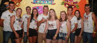 
<a style='margin-left: 5px;' class='btn btn-xs btn-social btn-facebook' href='https://www.facebook.com/sharer/sharer.php?u=https://galeramix.s01.web.getmuller.com.br/imagem/a63/800-800-90/conteudo/site_galerias/63/baile-de-carnaval-para-casais-ctg-fogao-de-lenha-tijucas-22.jpg' rel='popup' data-width='500' data-height='400'><i class='fa fa-facebook'></i>Compartilhar <span class='hidden-xs'>no Facebook</span>
</a> 
<a class='btn btn-default btn-xs' target='_blank' href='imagem/a63/800-800-90/conteudo/site_galerias/63/baile-de-carnaval-para-casais-ctg-fogao-de-lenha-tijucas-22.jpg'>
<span class='glyphicon glyphicon-cloud-download'></span> Salvar
</a>
