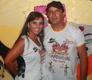 
<a style='margin-left: 5px;' class='btn btn-xs btn-social btn-facebook' href='https://www.facebook.com/sharer/sharer.php?u=https://galeramix.s01.web.getmuller.com.br/imagem/a63/800-800-90/conteudo/site_galerias/63/baile-de-carnaval-para-casais-ctg-fogao-de-lenha-tijucas-23.jpg' rel='popup' data-width='500' data-height='400'><i class='fa fa-facebook'></i>Compartilhar <span class='hidden-xs'>no Facebook</span>
</a> 
<a class='btn btn-default btn-xs' target='_blank' href='imagem/a63/800-800-90/conteudo/site_galerias/63/baile-de-carnaval-para-casais-ctg-fogao-de-lenha-tijucas-23.jpg'>
<span class='glyphicon glyphicon-cloud-download'></span> Salvar
</a>
