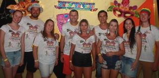 
<a style='margin-left: 5px;' class='btn btn-xs btn-social btn-facebook' href='https://www.facebook.com/sharer/sharer.php?u=https://galeramix.s01.web.getmuller.com.br/imagem/a63/800-800-90/conteudo/site_galerias/63/baile-de-carnaval-para-casais-ctg-fogao-de-lenha-tijucas-28.jpg' rel='popup' data-width='500' data-height='400'><i class='fa fa-facebook'></i>Compartilhar <span class='hidden-xs'>no Facebook</span>
</a> 
<a class='btn btn-default btn-xs' target='_blank' href='imagem/a63/800-800-90/conteudo/site_galerias/63/baile-de-carnaval-para-casais-ctg-fogao-de-lenha-tijucas-28.jpg'>
<span class='glyphicon glyphicon-cloud-download'></span> Salvar
</a>
