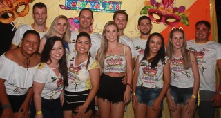 
<a style='margin-left: 5px;' class='btn btn-xs btn-social btn-facebook' href='https://www.facebook.com/sharer/sharer.php?u=https://galeramix.s01.web.getmuller.com.br/imagem/a63/800-800-90/conteudo/site_galerias/63/baile-de-carnaval-para-casais-ctg-fogao-de-lenha-tijucas-29.jpg' rel='popup' data-width='500' data-height='400'><i class='fa fa-facebook'></i>Compartilhar <span class='hidden-xs'>no Facebook</span>
</a> 
<a class='btn btn-default btn-xs' target='_blank' href='imagem/a63/800-800-90/conteudo/site_galerias/63/baile-de-carnaval-para-casais-ctg-fogao-de-lenha-tijucas-29.jpg'>
<span class='glyphicon glyphicon-cloud-download'></span> Salvar
</a>
