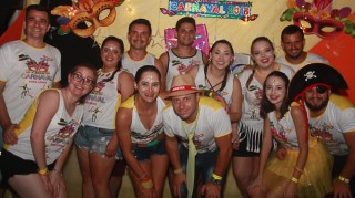 
<a style='margin-left: 5px;' class='btn btn-xs btn-social btn-facebook' href='https://www.facebook.com/sharer/sharer.php?u=https://galeramix.s01.web.getmuller.com.br/imagem/a63/800-800-90/conteudo/site_galerias/63/baile-de-carnaval-para-casais-ctg-fogao-de-lenha-tijucas-33.jpg' rel='popup' data-width='500' data-height='400'><i class='fa fa-facebook'></i>Compartilhar <span class='hidden-xs'>no Facebook</span>
</a> 
<a class='btn btn-default btn-xs' target='_blank' href='imagem/a63/800-800-90/conteudo/site_galerias/63/baile-de-carnaval-para-casais-ctg-fogao-de-lenha-tijucas-33.jpg'>
<span class='glyphicon glyphicon-cloud-download'></span> Salvar
</a>
