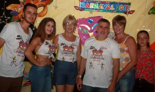 
<a style='margin-left: 5px;' class='btn btn-xs btn-social btn-facebook' href='https://www.facebook.com/sharer/sharer.php?u=https://galeramix.s01.web.getmuller.com.br/imagem/a63/800-800-90/conteudo/site_galerias/63/baile-de-carnaval-para-casais-ctg-fogao-de-lenha-tijucas-34.jpg' rel='popup' data-width='500' data-height='400'><i class='fa fa-facebook'></i>Compartilhar <span class='hidden-xs'>no Facebook</span>
</a> 
<a class='btn btn-default btn-xs' target='_blank' href='imagem/a63/800-800-90/conteudo/site_galerias/63/baile-de-carnaval-para-casais-ctg-fogao-de-lenha-tijucas-34.jpg'>
<span class='glyphicon glyphicon-cloud-download'></span> Salvar
</a>
