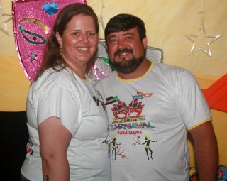 
<a style='margin-left: 5px;' class='btn btn-xs btn-social btn-facebook' href='https://www.facebook.com/sharer/sharer.php?u=https://galeramix.s01.web.getmuller.com.br/imagem/a63/800-800-90/conteudo/site_galerias/63/baile-de-carnaval-para-casais-ctg-fogao-de-lenha-tijucas-41.jpg' rel='popup' data-width='500' data-height='400'><i class='fa fa-facebook'></i>Compartilhar <span class='hidden-xs'>no Facebook</span>
</a> 
<a class='btn btn-default btn-xs' target='_blank' href='imagem/a63/800-800-90/conteudo/site_galerias/63/baile-de-carnaval-para-casais-ctg-fogao-de-lenha-tijucas-41.jpg'>
<span class='glyphicon glyphicon-cloud-download'></span> Salvar
</a>
