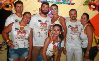 
<a style='margin-left: 5px;' class='btn btn-xs btn-social btn-facebook' href='https://www.facebook.com/sharer/sharer.php?u=https://galeramix.s01.web.getmuller.com.br/imagem/a63/800-800-90/conteudo/site_galerias/63/baile-de-carnaval-para-casais-ctg-fogao-de-lenha-tijucas-43.jpg' rel='popup' data-width='500' data-height='400'><i class='fa fa-facebook'></i>Compartilhar <span class='hidden-xs'>no Facebook</span>
</a> 
<a class='btn btn-default btn-xs' target='_blank' href='imagem/a63/800-800-90/conteudo/site_galerias/63/baile-de-carnaval-para-casais-ctg-fogao-de-lenha-tijucas-43.jpg'>
<span class='glyphicon glyphicon-cloud-download'></span> Salvar
</a>
