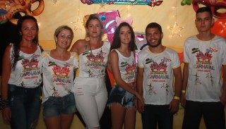 
<a style='margin-left: 5px;' class='btn btn-xs btn-social btn-facebook' href='https://www.facebook.com/sharer/sharer.php?u=https://galeramix.s01.web.getmuller.com.br/imagem/a63/800-800-90/conteudo/site_galerias/63/baile-de-carnaval-para-casais-ctg-fogao-de-lenha-tijucas-45.jpg' rel='popup' data-width='500' data-height='400'><i class='fa fa-facebook'></i>Compartilhar <span class='hidden-xs'>no Facebook</span>
</a> 
<a class='btn btn-default btn-xs' target='_blank' href='imagem/a63/800-800-90/conteudo/site_galerias/63/baile-de-carnaval-para-casais-ctg-fogao-de-lenha-tijucas-45.jpg'>
<span class='glyphicon glyphicon-cloud-download'></span> Salvar
</a>
