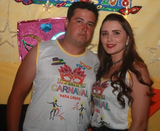 
<a style='margin-left: 5px;' class='btn btn-xs btn-social btn-facebook' href='https://www.facebook.com/sharer/sharer.php?u=https://galeramix.s01.web.getmuller.com.br/imagem/a63/800-800-90/conteudo/site_galerias/63/baile-de-carnaval-para-casais-ctg-fogao-de-lenha-tijucas-5.jpg' rel='popup' data-width='500' data-height='400'><i class='fa fa-facebook'></i>Compartilhar <span class='hidden-xs'>no Facebook</span>
</a> 
<a class='btn btn-default btn-xs' target='_blank' href='imagem/a63/800-800-90/conteudo/site_galerias/63/baile-de-carnaval-para-casais-ctg-fogao-de-lenha-tijucas-5.jpg'>
<span class='glyphicon glyphicon-cloud-download'></span> Salvar
</a>
