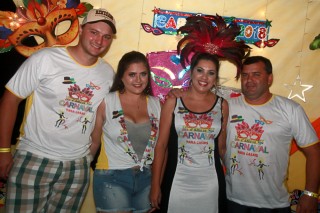 
<a style='margin-left: 5px;' class='btn btn-xs btn-social btn-facebook' href='https://www.facebook.com/sharer/sharer.php?u=https://galeramix.s01.web.getmuller.com.br/imagem/a63/800-800-90/conteudo/site_galerias/63/baile-de-carnaval-para-casais-ctg-fogao-de-lenha-tijucas-52.jpg' rel='popup' data-width='500' data-height='400'><i class='fa fa-facebook'></i>Compartilhar <span class='hidden-xs'>no Facebook</span>
</a> 
<a class='btn btn-default btn-xs' target='_blank' href='imagem/a63/800-800-90/conteudo/site_galerias/63/baile-de-carnaval-para-casais-ctg-fogao-de-lenha-tijucas-52.jpg'>
<span class='glyphicon glyphicon-cloud-download'></span> Salvar
</a>
