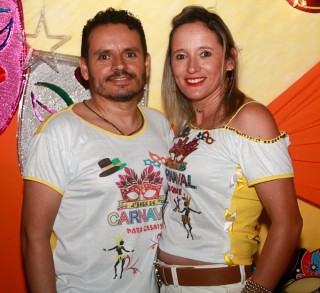 
<a style='margin-left: 5px;' class='btn btn-xs btn-social btn-facebook' href='https://www.facebook.com/sharer/sharer.php?u=https://galeramix.s01.web.getmuller.com.br/imagem/a63/800-800-90/conteudo/site_galerias/63/baile-de-carnaval-para-casais-ctg-fogao-de-lenha-tijucas-54.jpg' rel='popup' data-width='500' data-height='400'><i class='fa fa-facebook'></i>Compartilhar <span class='hidden-xs'>no Facebook</span>
</a> 
<a class='btn btn-default btn-xs' target='_blank' href='imagem/a63/800-800-90/conteudo/site_galerias/63/baile-de-carnaval-para-casais-ctg-fogao-de-lenha-tijucas-54.jpg'>
<span class='glyphicon glyphicon-cloud-download'></span> Salvar
</a>
