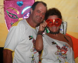 
<a style='margin-left: 5px;' class='btn btn-xs btn-social btn-facebook' href='https://www.facebook.com/sharer/sharer.php?u=https://galeramix.s01.web.getmuller.com.br/imagem/a63/800-800-90/conteudo/site_galerias/63/baile-de-carnaval-para-casais-ctg-fogao-de-lenha-tijucas-56.jpg' rel='popup' data-width='500' data-height='400'><i class='fa fa-facebook'></i>Compartilhar <span class='hidden-xs'>no Facebook</span>
</a> 
<a class='btn btn-default btn-xs' target='_blank' href='imagem/a63/800-800-90/conteudo/site_galerias/63/baile-de-carnaval-para-casais-ctg-fogao-de-lenha-tijucas-56.jpg'>
<span class='glyphicon glyphicon-cloud-download'></span> Salvar
</a>
