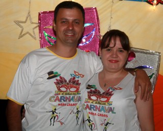 
<a style='margin-left: 5px;' class='btn btn-xs btn-social btn-facebook' href='https://www.facebook.com/sharer/sharer.php?u=https://galeramix.s01.web.getmuller.com.br/imagem/a63/800-800-90/conteudo/site_galerias/63/baile-de-carnaval-para-casais-ctg-fogao-de-lenha-tijucas-57.jpg' rel='popup' data-width='500' data-height='400'><i class='fa fa-facebook'></i>Compartilhar <span class='hidden-xs'>no Facebook</span>
</a> 
<a class='btn btn-default btn-xs' target='_blank' href='imagem/a63/800-800-90/conteudo/site_galerias/63/baile-de-carnaval-para-casais-ctg-fogao-de-lenha-tijucas-57.jpg'>
<span class='glyphicon glyphicon-cloud-download'></span> Salvar
</a>
