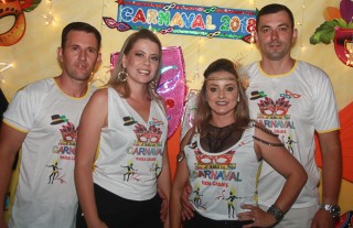 
<a style='margin-left: 5px;' class='btn btn-xs btn-social btn-facebook' href='https://www.facebook.com/sharer/sharer.php?u=https://galeramix.s01.web.getmuller.com.br/imagem/a63/800-800-90/conteudo/site_galerias/63/baile-de-carnaval-para-casais-ctg-fogao-de-lenha-tijucas-6.jpg' rel='popup' data-width='500' data-height='400'><i class='fa fa-facebook'></i>Compartilhar <span class='hidden-xs'>no Facebook</span>
</a> 
<a class='btn btn-default btn-xs' target='_blank' href='imagem/a63/800-800-90/conteudo/site_galerias/63/baile-de-carnaval-para-casais-ctg-fogao-de-lenha-tijucas-6.jpg'>
<span class='glyphicon glyphicon-cloud-download'></span> Salvar
</a>
