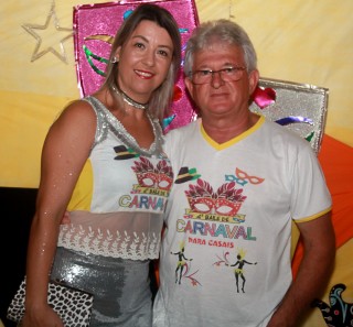 
<a style='margin-left: 5px;' class='btn btn-xs btn-social btn-facebook' href='https://www.facebook.com/sharer/sharer.php?u=https://galeramix.s01.web.getmuller.com.br/imagem/a63/800-800-90/conteudo/site_galerias/63/baile-de-carnaval-para-casais-ctg-fogao-de-lenha-tijucas-63.jpg' rel='popup' data-width='500' data-height='400'><i class='fa fa-facebook'></i>Compartilhar <span class='hidden-xs'>no Facebook</span>
</a> 
<a class='btn btn-default btn-xs' target='_blank' href='imagem/a63/800-800-90/conteudo/site_galerias/63/baile-de-carnaval-para-casais-ctg-fogao-de-lenha-tijucas-63.jpg'>
<span class='glyphicon glyphicon-cloud-download'></span> Salvar
</a>
