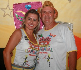 
<a style='margin-left: 5px;' class='btn btn-xs btn-social btn-facebook' href='https://www.facebook.com/sharer/sharer.php?u=https://galeramix.s01.web.getmuller.com.br/imagem/a63/800-800-90/conteudo/site_galerias/63/baile-de-carnaval-para-casais-ctg-fogao-de-lenha-tijucas-66.jpg' rel='popup' data-width='500' data-height='400'><i class='fa fa-facebook'></i>Compartilhar <span class='hidden-xs'>no Facebook</span>
</a> 
<a class='btn btn-default btn-xs' target='_blank' href='imagem/a63/800-800-90/conteudo/site_galerias/63/baile-de-carnaval-para-casais-ctg-fogao-de-lenha-tijucas-66.jpg'>
<span class='glyphicon glyphicon-cloud-download'></span> Salvar
</a>
