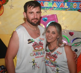 
<a style='margin-left: 5px;' class='btn btn-xs btn-social btn-facebook' href='https://www.facebook.com/sharer/sharer.php?u=https://galeramix.s01.web.getmuller.com.br/imagem/a63/800-800-90/conteudo/site_galerias/63/baile-de-carnaval-para-casais-ctg-fogao-de-lenha-tijucas-7.jpg' rel='popup' data-width='500' data-height='400'><i class='fa fa-facebook'></i>Compartilhar <span class='hidden-xs'>no Facebook</span>
</a> 
<a class='btn btn-default btn-xs' target='_blank' href='imagem/a63/800-800-90/conteudo/site_galerias/63/baile-de-carnaval-para-casais-ctg-fogao-de-lenha-tijucas-7.jpg'>
<span class='glyphicon glyphicon-cloud-download'></span> Salvar
</a>
