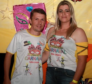 
<a style='margin-left: 5px;' class='btn btn-xs btn-social btn-facebook' href='https://www.facebook.com/sharer/sharer.php?u=https://galeramix.s01.web.getmuller.com.br/imagem/a63/800-800-90/conteudo/site_galerias/63/baile-de-carnaval-para-casais-ctg-fogao-de-lenha-tijucas-70.jpg' rel='popup' data-width='500' data-height='400'><i class='fa fa-facebook'></i>Compartilhar <span class='hidden-xs'>no Facebook</span>
</a> 
<a class='btn btn-default btn-xs' target='_blank' href='imagem/a63/800-800-90/conteudo/site_galerias/63/baile-de-carnaval-para-casais-ctg-fogao-de-lenha-tijucas-70.jpg'>
<span class='glyphicon glyphicon-cloud-download'></span> Salvar
</a>
