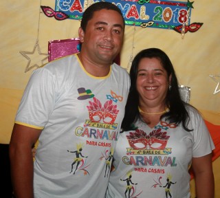 
<a style='margin-left: 5px;' class='btn btn-xs btn-social btn-facebook' href='https://www.facebook.com/sharer/sharer.php?u=https://galeramix.s01.web.getmuller.com.br/imagem/a63/800-800-90/conteudo/site_galerias/63/baile-de-carnaval-para-casais-ctg-fogao-de-lenha-tijucas-78.jpg' rel='popup' data-width='500' data-height='400'><i class='fa fa-facebook'></i>Compartilhar <span class='hidden-xs'>no Facebook</span>
</a> 
<a class='btn btn-default btn-xs' target='_blank' href='imagem/a63/800-800-90/conteudo/site_galerias/63/baile-de-carnaval-para-casais-ctg-fogao-de-lenha-tijucas-78.jpg'>
<span class='glyphicon glyphicon-cloud-download'></span> Salvar
</a>
