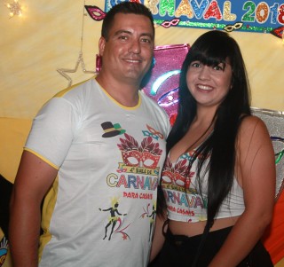 
<a style='margin-left: 5px;' class='btn btn-xs btn-social btn-facebook' href='https://www.facebook.com/sharer/sharer.php?u=https://galeramix.s01.web.getmuller.com.br/imagem/a63/800-800-90/conteudo/site_galerias/63/baile-de-carnaval-para-casais-ctg-fogao-de-lenha-tijucas-80.jpg' rel='popup' data-width='500' data-height='400'><i class='fa fa-facebook'></i>Compartilhar <span class='hidden-xs'>no Facebook</span>
</a> 
<a class='btn btn-default btn-xs' target='_blank' href='imagem/a63/800-800-90/conteudo/site_galerias/63/baile-de-carnaval-para-casais-ctg-fogao-de-lenha-tijucas-80.jpg'>
<span class='glyphicon glyphicon-cloud-download'></span> Salvar
</a>
