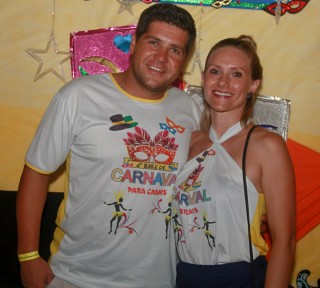 
<a style='margin-left: 5px;' class='btn btn-xs btn-social btn-facebook' href='https://www.facebook.com/sharer/sharer.php?u=https://galeramix.s01.web.getmuller.com.br/imagem/a63/800-800-90/conteudo/site_galerias/63/baile-de-carnaval-para-casais-ctg-fogao-de-lenha-tijucas-86.jpg' rel='popup' data-width='500' data-height='400'><i class='fa fa-facebook'></i>Compartilhar <span class='hidden-xs'>no Facebook</span>
</a> 
<a class='btn btn-default btn-xs' target='_blank' href='imagem/a63/800-800-90/conteudo/site_galerias/63/baile-de-carnaval-para-casais-ctg-fogao-de-lenha-tijucas-86.jpg'>
<span class='glyphicon glyphicon-cloud-download'></span> Salvar
</a>
