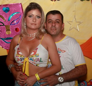 
<a style='margin-left: 5px;' class='btn btn-xs btn-social btn-facebook' href='https://www.facebook.com/sharer/sharer.php?u=https://galeramix.s01.web.getmuller.com.br/imagem/a63/800-800-90/conteudo/site_galerias/63/baile-de-carnaval-para-casais-ctg-fogao-de-lenha-tijucas-92.jpg' rel='popup' data-width='500' data-height='400'><i class='fa fa-facebook'></i>Compartilhar <span class='hidden-xs'>no Facebook</span>
</a> 
<a class='btn btn-default btn-xs' target='_blank' href='imagem/a63/800-800-90/conteudo/site_galerias/63/baile-de-carnaval-para-casais-ctg-fogao-de-lenha-tijucas-92.jpg'>
<span class='glyphicon glyphicon-cloud-download'></span> Salvar
</a>
