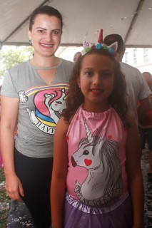 
                                <a style='margin-left: 5px;' class='btn btn-xs btn-social btn-facebook' href='https://www.facebook.com/sharer/sharer.php?u=https://galeramix.s01.web.getmuller.com.br/imagem/a64/800-800-90/conteudo/site_galerias/64/carnaval-infantil-casarao-gallotti-tijucas-10.jpg' rel='popup' data-width='500' data-height='400'><i class='fa fa-facebook'></i>Compartilhar <span class='hidden-xs'>no Facebook</span>
                            </a> 
                            <a class='btn btn-default btn-xs' target='_blank' href='imagem/a64/800-800-90/conteudo/site_galerias/64/carnaval-infantil-casarao-gallotti-tijucas-10.jpg'>
                                <span class='glyphicon glyphicon-cloud-download'></span> Salvar
                            </a>
                            