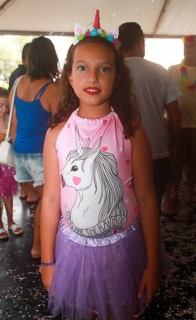 
                            <a style='margin-left: 5px;' class='btn btn-xs btn-social btn-facebook' href='https://www.facebook.com/sharer/sharer.php?u=https://galeramix.s01.web.getmuller.com.br/imagem/a64/800-800-90/conteudo/site_galerias/64/carnaval-infantil-casarao-gallotti-tijucas-11.jpg' rel='popup' data-width='500' data-height='400'><i class='fa fa-facebook'></i>Compartilhar <span class='hidden-xs'>no Facebook</span>
                        </a> 
                        <a class='btn btn-default btn-xs' target='_blank' href='imagem/a64/800-800-90/conteudo/site_galerias/64/carnaval-infantil-casarao-gallotti-tijucas-11.jpg'>
                            <span class='glyphicon glyphicon-cloud-download'></span> Salvar
                        </a>
                        