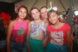 
                    <a style='margin-left: 5px;' class='btn btn-xs btn-social btn-facebook' href='https://www.facebook.com/sharer/sharer.php?u=https://galeramix.s01.web.getmuller.com.br/imagem/a64/800-800-90/conteudo/site_galerias/64/carnaval-infantil-casarao-gallotti-tijucas-13.jpg' rel='popup' data-width='500' data-height='400'><i class='fa fa-facebook'></i>Compartilhar <span class='hidden-xs'>no Facebook</span>
                </a> 
                <a class='btn btn-default btn-xs' target='_blank' href='imagem/a64/800-800-90/conteudo/site_galerias/64/carnaval-infantil-casarao-gallotti-tijucas-13.jpg'>
                    <span class='glyphicon glyphicon-cloud-download'></span> Salvar
                </a>
                