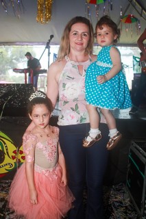 
    <a style='margin-left: 5px;' class='btn btn-xs btn-social btn-facebook' href='https://www.facebook.com/sharer/sharer.php?u=https://galeramix.s01.web.getmuller.com.br/imagem/a64/800-800-90/conteudo/site_galerias/64/carnaval-infantil-casarao-gallotti-tijucas-17.jpg' rel='popup' data-width='500' data-height='400'><i class='fa fa-facebook'></i>Compartilhar <span class='hidden-xs'>no Facebook</span>
</a> 
<a class='btn btn-default btn-xs' target='_blank' href='imagem/a64/800-800-90/conteudo/site_galerias/64/carnaval-infantil-casarao-gallotti-tijucas-17.jpg'>
    <span class='glyphicon glyphicon-cloud-download'></span> Salvar
</a>
