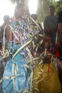 
<a style='margin-left: 5px;' class='btn btn-xs btn-social btn-facebook' href='https://www.facebook.com/sharer/sharer.php?u=https://galeramix.s01.web.getmuller.com.br/imagem/a64/800-800-90/conteudo/site_galerias/64/carnaval-infantil-casarao-gallotti-tijucas-18.jpg' rel='popup' data-width='500' data-height='400'><i class='fa fa-facebook'></i>Compartilhar <span class='hidden-xs'>no Facebook</span>
</a> 
<a class='btn btn-default btn-xs' target='_blank' href='imagem/a64/800-800-90/conteudo/site_galerias/64/carnaval-infantil-casarao-gallotti-tijucas-18.jpg'>
<span class='glyphicon glyphicon-cloud-download'></span> Salvar
</a>
