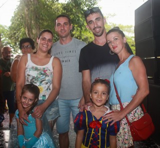 
<a style='margin-left: 5px;' class='btn btn-xs btn-social btn-facebook' href='https://www.facebook.com/sharer/sharer.php?u=https://galeramix.s01.web.getmuller.com.br/imagem/a64/800-800-90/conteudo/site_galerias/64/carnaval-infantil-casarao-gallotti-tijucas-19.jpg' rel='popup' data-width='500' data-height='400'><i class='fa fa-facebook'></i>Compartilhar <span class='hidden-xs'>no Facebook</span>
</a> 
<a class='btn btn-default btn-xs' target='_blank' href='imagem/a64/800-800-90/conteudo/site_galerias/64/carnaval-infantil-casarao-gallotti-tijucas-19.jpg'>
<span class='glyphicon glyphicon-cloud-download'></span> Salvar
</a>
