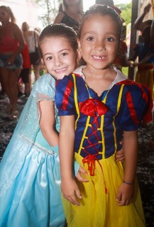 
<a style='margin-left: 5px;' class='btn btn-xs btn-social btn-facebook' href='https://www.facebook.com/sharer/sharer.php?u=https://galeramix.s01.web.getmuller.com.br/imagem/a64/800-800-90/conteudo/site_galerias/64/carnaval-infantil-casarao-gallotti-tijucas-20.jpg' rel='popup' data-width='500' data-height='400'><i class='fa fa-facebook'></i>Compartilhar <span class='hidden-xs'>no Facebook</span>
</a> 
<a class='btn btn-default btn-xs' target='_blank' href='imagem/a64/800-800-90/conteudo/site_galerias/64/carnaval-infantil-casarao-gallotti-tijucas-20.jpg'>
<span class='glyphicon glyphicon-cloud-download'></span> Salvar
</a>
