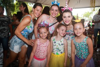 
<a style='margin-left: 5px;' class='btn btn-xs btn-social btn-facebook' href='https://www.facebook.com/sharer/sharer.php?u=https://galeramix.s01.web.getmuller.com.br/imagem/a64/800-800-90/conteudo/site_galerias/64/carnaval-infantil-casarao-gallotti-tijucas-21.jpg' rel='popup' data-width='500' data-height='400'><i class='fa fa-facebook'></i>Compartilhar <span class='hidden-xs'>no Facebook</span>
</a> 
<a class='btn btn-default btn-xs' target='_blank' href='imagem/a64/800-800-90/conteudo/site_galerias/64/carnaval-infantil-casarao-gallotti-tijucas-21.jpg'>
<span class='glyphicon glyphicon-cloud-download'></span> Salvar
</a>
