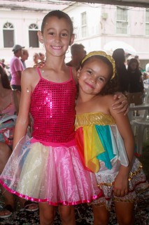 
<a style='margin-left: 5px;' class='btn btn-xs btn-social btn-facebook' href='https://www.facebook.com/sharer/sharer.php?u=https://galeramix.s01.web.getmuller.com.br/imagem/a64/800-800-90/conteudo/site_galerias/64/carnaval-infantil-casarao-gallotti-tijucas-23.jpg' rel='popup' data-width='500' data-height='400'><i class='fa fa-facebook'></i>Compartilhar <span class='hidden-xs'>no Facebook</span>
</a> 
<a class='btn btn-default btn-xs' target='_blank' href='imagem/a64/800-800-90/conteudo/site_galerias/64/carnaval-infantil-casarao-gallotti-tijucas-23.jpg'>
<span class='glyphicon glyphicon-cloud-download'></span> Salvar
</a>
