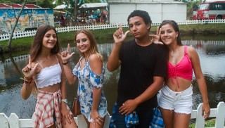 
<a style='margin-left: 5px;' class='btn btn-xs btn-social btn-facebook' href='https://www.facebook.com/sharer/sharer.php?u=https://galeramix.s01.web.getmuller.com.br/imagem/a64/800-800-90/conteudo/site_galerias/64/carnaval-infantil-casarao-gallotti-tijucas-26.jpg' rel='popup' data-width='500' data-height='400'><i class='fa fa-facebook'></i>Compartilhar <span class='hidden-xs'>no Facebook</span>
</a> 
<a class='btn btn-default btn-xs' target='_blank' href='imagem/a64/800-800-90/conteudo/site_galerias/64/carnaval-infantil-casarao-gallotti-tijucas-26.jpg'>
<span class='glyphicon glyphicon-cloud-download'></span> Salvar
</a>
