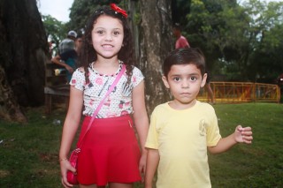 
<a style='margin-left: 5px;' class='btn btn-xs btn-social btn-facebook' href='https://www.facebook.com/sharer/sharer.php?u=https://galeramix.s01.web.getmuller.com.br/imagem/a64/800-800-90/conteudo/site_galerias/64/carnaval-infantil-casarao-gallotti-tijucas-34.jpg' rel='popup' data-width='500' data-height='400'><i class='fa fa-facebook'></i>Compartilhar <span class='hidden-xs'>no Facebook</span>
</a> 
<a class='btn btn-default btn-xs' target='_blank' href='imagem/a64/800-800-90/conteudo/site_galerias/64/carnaval-infantil-casarao-gallotti-tijucas-34.jpg'>
<span class='glyphicon glyphicon-cloud-download'></span> Salvar
</a>
