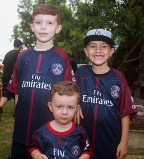 
<a style='margin-left: 5px;' class='btn btn-xs btn-social btn-facebook' href='https://www.facebook.com/sharer/sharer.php?u=https://galeramix.s01.web.getmuller.com.br/imagem/a64/800-800-90/conteudo/site_galerias/64/carnaval-infantil-casarao-gallotti-tijucas-37.jpg' rel='popup' data-width='500' data-height='400'><i class='fa fa-facebook'></i>Compartilhar <span class='hidden-xs'>no Facebook</span>
</a> 
<a class='btn btn-default btn-xs' target='_blank' href='imagem/a64/800-800-90/conteudo/site_galerias/64/carnaval-infantil-casarao-gallotti-tijucas-37.jpg'>
<span class='glyphicon glyphicon-cloud-download'></span> Salvar
</a>
