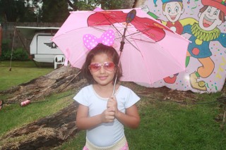 
<a style='margin-left: 5px;' class='btn btn-xs btn-social btn-facebook' href='https://www.facebook.com/sharer/sharer.php?u=https://galeramix.s01.web.getmuller.com.br/imagem/a64/800-800-90/conteudo/site_galerias/64/carnaval-infantil-casarao-gallotti-tijucas-45.jpg' rel='popup' data-width='500' data-height='400'><i class='fa fa-facebook'></i>Compartilhar <span class='hidden-xs'>no Facebook</span>
</a> 
<a class='btn btn-default btn-xs' target='_blank' href='imagem/a64/800-800-90/conteudo/site_galerias/64/carnaval-infantil-casarao-gallotti-tijucas-45.jpg'>
<span class='glyphicon glyphicon-cloud-download'></span> Salvar
</a>
