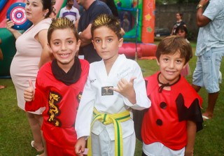 
<a style='margin-left: 5px;' class='btn btn-xs btn-social btn-facebook' href='https://www.facebook.com/sharer/sharer.php?u=https://galeramix.s01.web.getmuller.com.br/imagem/a64/800-800-90/conteudo/site_galerias/64/carnaval-infantil-casarao-gallotti-tijucas-46.jpg' rel='popup' data-width='500' data-height='400'><i class='fa fa-facebook'></i>Compartilhar <span class='hidden-xs'>no Facebook</span>
</a> 
<a class='btn btn-default btn-xs' target='_blank' href='imagem/a64/800-800-90/conteudo/site_galerias/64/carnaval-infantil-casarao-gallotti-tijucas-46.jpg'>
<span class='glyphicon glyphicon-cloud-download'></span> Salvar
</a>
