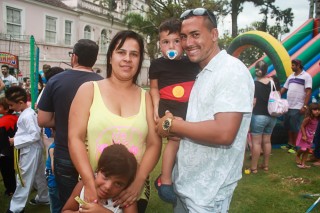 
<a style='margin-left: 5px;' class='btn btn-xs btn-social btn-facebook' href='https://www.facebook.com/sharer/sharer.php?u=https://galeramix.s01.web.getmuller.com.br/imagem/a64/800-800-90/conteudo/site_galerias/64/carnaval-infantil-casarao-gallotti-tijucas-49.jpg' rel='popup' data-width='500' data-height='400'><i class='fa fa-facebook'></i>Compartilhar <span class='hidden-xs'>no Facebook</span>
</a> 
<a class='btn btn-default btn-xs' target='_blank' href='imagem/a64/800-800-90/conteudo/site_galerias/64/carnaval-infantil-casarao-gallotti-tijucas-49.jpg'>
<span class='glyphicon glyphicon-cloud-download'></span> Salvar
</a>
