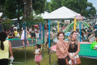 
<a style='margin-left: 5px;' class='btn btn-xs btn-social btn-facebook' href='https://www.facebook.com/sharer/sharer.php?u=https://galeramix.s01.web.getmuller.com.br/imagem/a64/800-800-90/conteudo/site_galerias/64/carnaval-infantil-casarao-gallotti-tijucas-52.jpg' rel='popup' data-width='500' data-height='400'><i class='fa fa-facebook'></i>Compartilhar <span class='hidden-xs'>no Facebook</span>
</a> 
<a class='btn btn-default btn-xs' target='_blank' href='imagem/a64/800-800-90/conteudo/site_galerias/64/carnaval-infantil-casarao-gallotti-tijucas-52.jpg'>
<span class='glyphicon glyphicon-cloud-download'></span> Salvar
</a>
