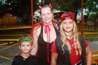 
<a style='margin-left: 5px;' class='btn btn-xs btn-social btn-facebook' href='https://www.facebook.com/sharer/sharer.php?u=https://galeramix.s01.web.getmuller.com.br/imagem/a64/800-800-90/conteudo/site_galerias/64/carnaval-infantil-casarao-gallotti-tijucas-55.jpg' rel='popup' data-width='500' data-height='400'><i class='fa fa-facebook'></i>Compartilhar <span class='hidden-xs'>no Facebook</span>
</a> 
<a class='btn btn-default btn-xs' target='_blank' href='imagem/a64/800-800-90/conteudo/site_galerias/64/carnaval-infantil-casarao-gallotti-tijucas-55.jpg'>
<span class='glyphicon glyphicon-cloud-download'></span> Salvar
</a>
