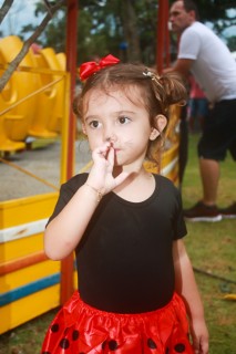 
<a style='margin-left: 5px;' class='btn btn-xs btn-social btn-facebook' href='https://www.facebook.com/sharer/sharer.php?u=https://galeramix.s01.web.getmuller.com.br/imagem/a64/800-800-90/conteudo/site_galerias/64/carnaval-infantil-casarao-gallotti-tijucas-57.jpg' rel='popup' data-width='500' data-height='400'><i class='fa fa-facebook'></i>Compartilhar <span class='hidden-xs'>no Facebook</span>
</a> 
<a class='btn btn-default btn-xs' target='_blank' href='imagem/a64/800-800-90/conteudo/site_galerias/64/carnaval-infantil-casarao-gallotti-tijucas-57.jpg'>
<span class='glyphicon glyphicon-cloud-download'></span> Salvar
</a>
