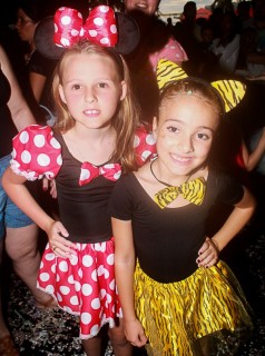 
<a style='margin-left: 5px;' class='btn btn-xs btn-social btn-facebook' href='https://www.facebook.com/sharer/sharer.php?u=https://galeramix.s01.web.getmuller.com.br/imagem/a64/800-800-90/conteudo/site_galerias/64/carnaval-infantil-casarao-gallotti-tijucas-68.jpg' rel='popup' data-width='500' data-height='400'><i class='fa fa-facebook'></i>Compartilhar <span class='hidden-xs'>no Facebook</span>
</a> 
<a class='btn btn-default btn-xs' target='_blank' href='imagem/a64/800-800-90/conteudo/site_galerias/64/carnaval-infantil-casarao-gallotti-tijucas-68.jpg'>
<span class='glyphicon glyphicon-cloud-download'></span> Salvar
</a>
