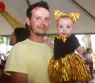 
<a style='margin-left: 5px;' class='btn btn-xs btn-social btn-facebook' href='https://www.facebook.com/sharer/sharer.php?u=https://galeramix.s01.web.getmuller.com.br/imagem/a64/800-800-90/conteudo/site_galerias/64/carnaval-infantil-casarao-gallotti-tijucas-7.jpg' rel='popup' data-width='500' data-height='400'><i class='fa fa-facebook'></i>Compartilhar <span class='hidden-xs'>no Facebook</span>
</a> 
<a class='btn btn-default btn-xs' target='_blank' href='imagem/a64/800-800-90/conteudo/site_galerias/64/carnaval-infantil-casarao-gallotti-tijucas-7.jpg'>
<span class='glyphicon glyphicon-cloud-download'></span> Salvar
</a>
