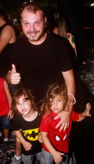 
<a style='margin-left: 5px;' class='btn btn-xs btn-social btn-facebook' href='https://www.facebook.com/sharer/sharer.php?u=https://galeramix.s01.web.getmuller.com.br/imagem/a64/800-800-90/conteudo/site_galerias/64/carnaval-infantil-casarao-gallotti-tijucas-70.jpg' rel='popup' data-width='500' data-height='400'><i class='fa fa-facebook'></i>Compartilhar <span class='hidden-xs'>no Facebook</span>
</a> 
<a class='btn btn-default btn-xs' target='_blank' href='imagem/a64/800-800-90/conteudo/site_galerias/64/carnaval-infantil-casarao-gallotti-tijucas-70.jpg'>
<span class='glyphicon glyphicon-cloud-download'></span> Salvar
</a>
