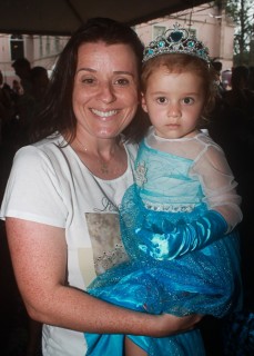 
<a style='margin-left: 5px;' class='btn btn-xs btn-social btn-facebook' href='https://www.facebook.com/sharer/sharer.php?u=https://galeramix.s01.web.getmuller.com.br/imagem/a64/800-800-90/conteudo/site_galerias/64/carnaval-infantil-casarao-gallotti-tijucas-73.jpg' rel='popup' data-width='500' data-height='400'><i class='fa fa-facebook'></i>Compartilhar <span class='hidden-xs'>no Facebook</span>
</a> 
<a class='btn btn-default btn-xs' target='_blank' href='imagem/a64/800-800-90/conteudo/site_galerias/64/carnaval-infantil-casarao-gallotti-tijucas-73.jpg'>
<span class='glyphicon glyphicon-cloud-download'></span> Salvar
</a>
