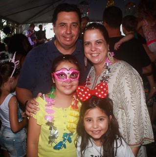 
<a style='margin-left: 5px;' class='btn btn-xs btn-social btn-facebook' href='https://www.facebook.com/sharer/sharer.php?u=https://galeramix.s01.web.getmuller.com.br/imagem/a64/800-800-90/conteudo/site_galerias/64/carnaval-infantil-casarao-gallotti-tijucas-79.jpg' rel='popup' data-width='500' data-height='400'><i class='fa fa-facebook'></i>Compartilhar <span class='hidden-xs'>no Facebook</span>
</a> 
<a class='btn btn-default btn-xs' target='_blank' href='imagem/a64/800-800-90/conteudo/site_galerias/64/carnaval-infantil-casarao-gallotti-tijucas-79.jpg'>
<span class='glyphicon glyphicon-cloud-download'></span> Salvar
</a>
