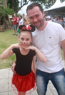 
<a style='margin-left: 5px;' class='btn btn-xs btn-social btn-facebook' href='https://www.facebook.com/sharer/sharer.php?u=https://galeramix.s01.web.getmuller.com.br/imagem/a65/800-800-90/conteudo/site_galerias/65/carnaval-infantil-casarao-gallotti-tijucas-galera-mix-23.jpg' rel='popup' data-width='500' data-height='400'><i class='fa fa-facebook'></i>Compartilhar <span class='hidden-xs'>no Facebook</span>
</a> 
<a class='btn btn-default btn-xs' target='_blank' href='imagem/a65/800-800-90/conteudo/site_galerias/65/carnaval-infantil-casarao-gallotti-tijucas-galera-mix-23.jpg'>
<span class='glyphicon glyphicon-cloud-download'></span> Salvar
</a>
