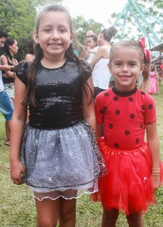 
<a style='margin-left: 5px;' class='btn btn-xs btn-social btn-facebook' href='https://www.facebook.com/sharer/sharer.php?u=https://galeramix.s01.web.getmuller.com.br/imagem/a65/800-800-90/conteudo/site_galerias/65/carnaval-infantil-casarao-gallotti-tijucas-galera-mix-27.jpg' rel='popup' data-width='500' data-height='400'><i class='fa fa-facebook'></i>Compartilhar <span class='hidden-xs'>no Facebook</span>
</a> 
<a class='btn btn-default btn-xs' target='_blank' href='imagem/a65/800-800-90/conteudo/site_galerias/65/carnaval-infantil-casarao-gallotti-tijucas-galera-mix-27.jpg'>
<span class='glyphicon glyphicon-cloud-download'></span> Salvar
</a>
